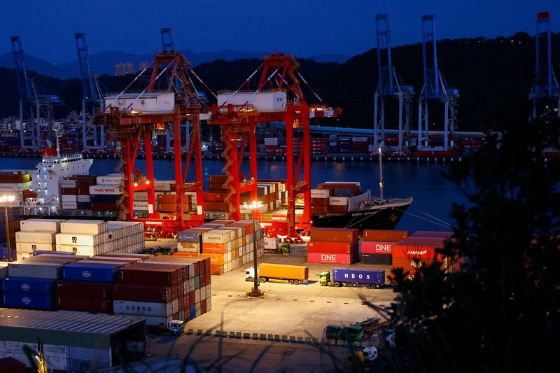 Экспорт Тайваня в октябре показал максимальный рост за почти 16 лет благодаря высокому спросу на технологии AI