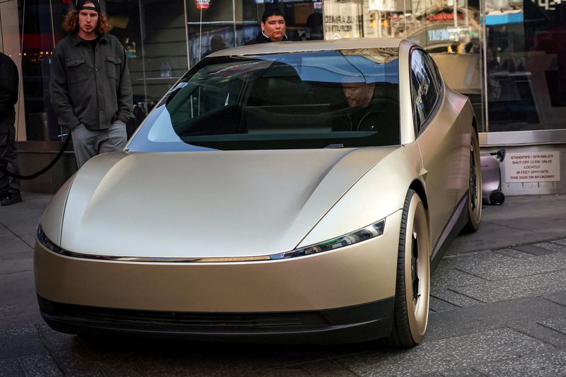 Продажи электромобилей Tesla, произведенных в Китае, снизились на 9,9% в годовом исчислении в октябре