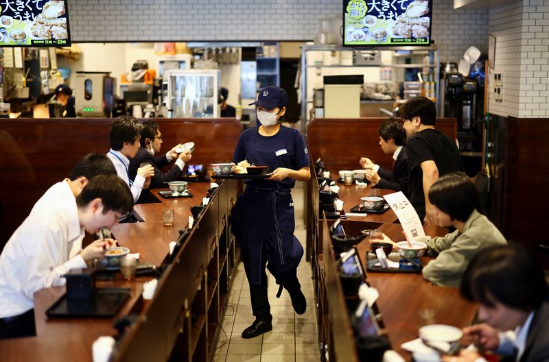 Согласно данным PMI, сектор услуг Японии продолжил рост в октябре, несмотря на замедление спроса.